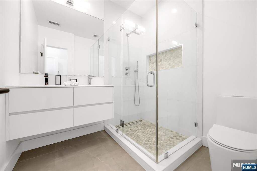 7 Bedroom Multi Unit's Image 14