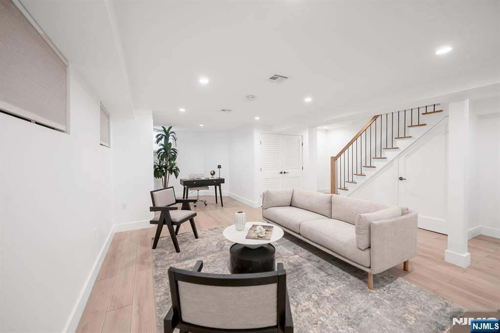 7 Bedroom Multi Unit's Image 25