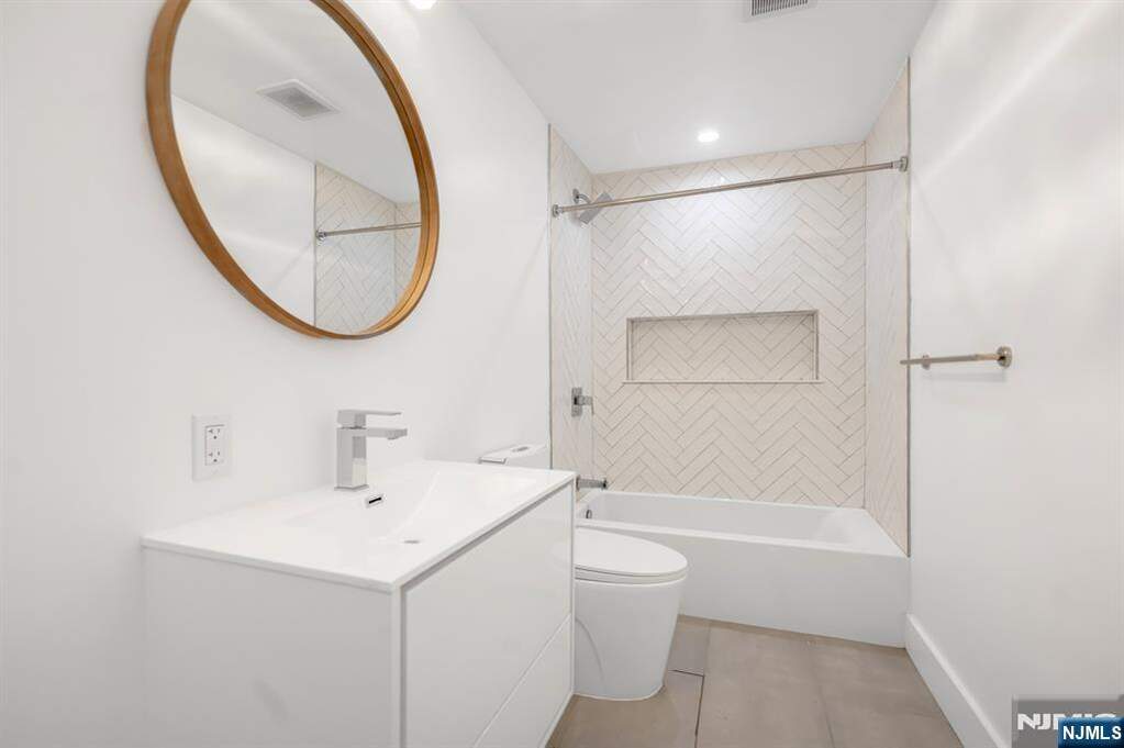 7 Bedroom Multi Unit's Image 26