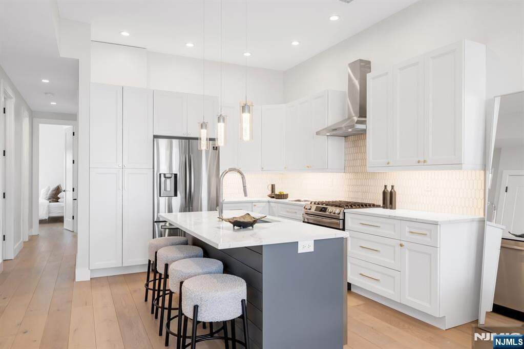 7 Bedroom Multi Unit's Image 31