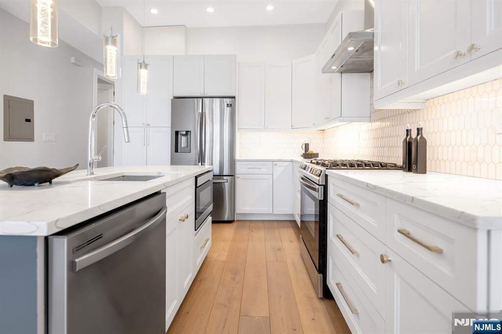7 Bedroom Multi Unit's Image 32
