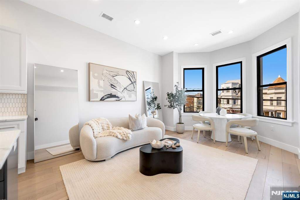 7 Bedroom Multi Unit's Image 36