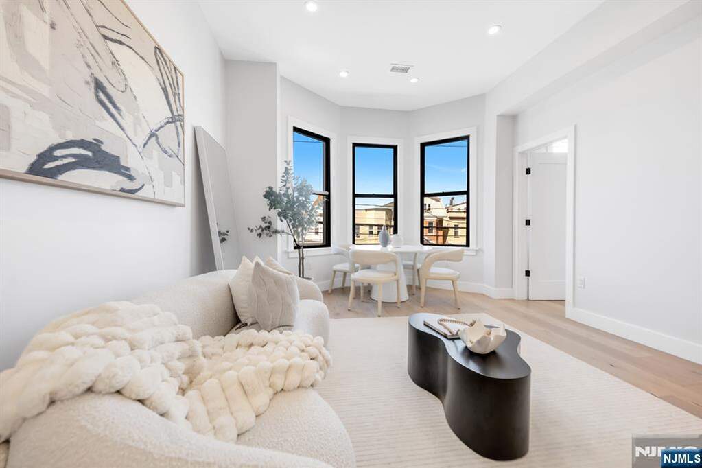 7 Bedroom Multi Unit's Image 37