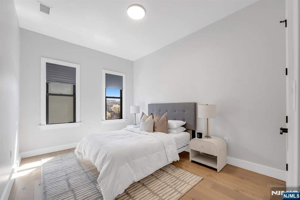 7 Bedroom Multi Unit's Image 40