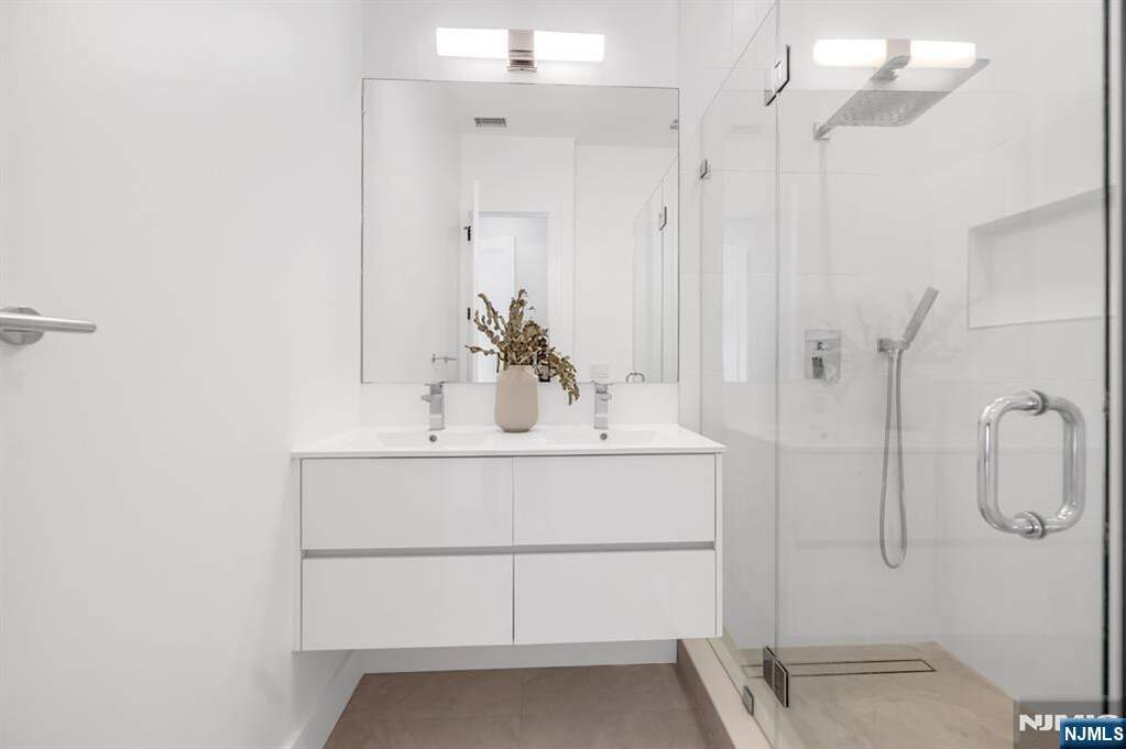7 Bedroom Multi Unit's Image 42