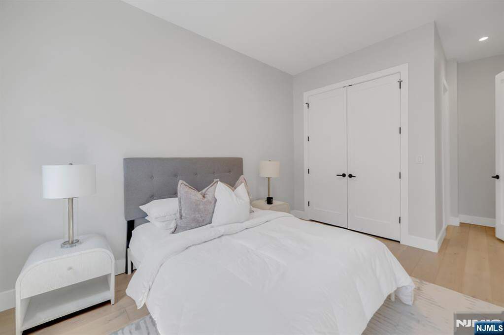 7 Bedroom Multi Unit's Image 43