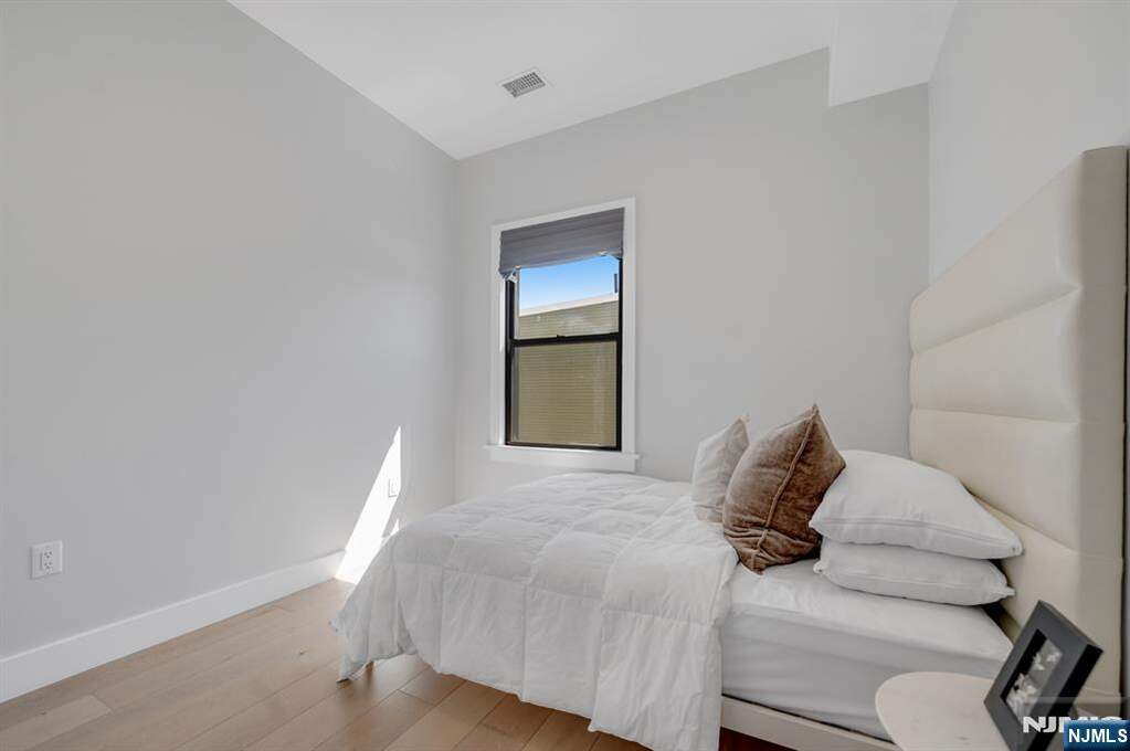 7 Bedroom Multi Unit's Image 44