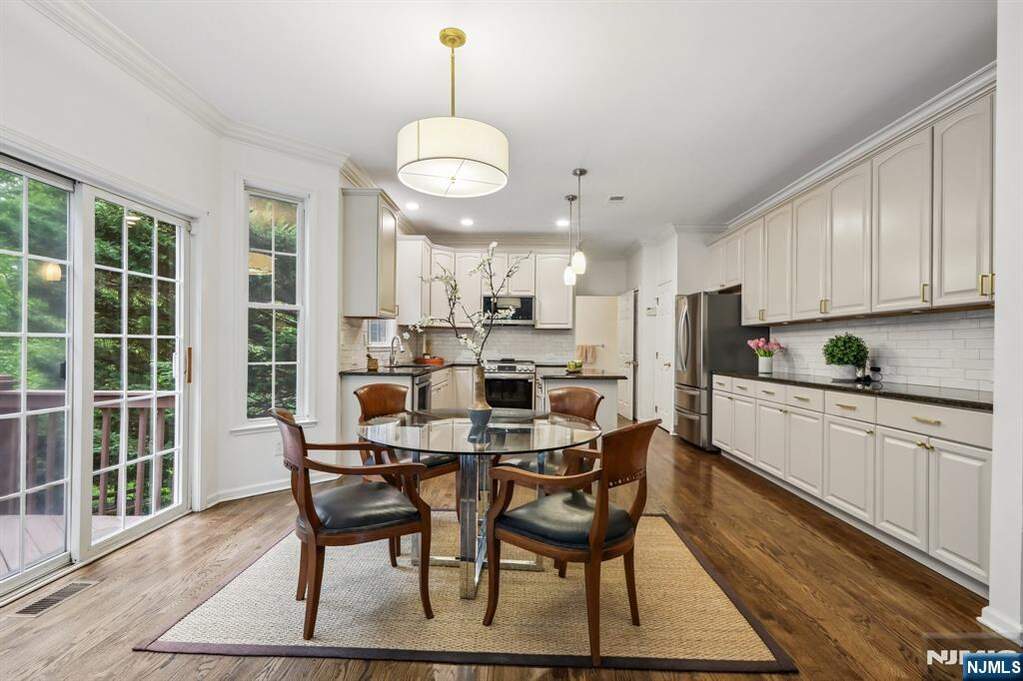 4 Bedroom Single Family Home/House's Image 7