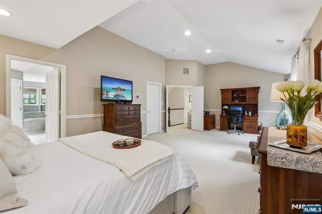 4 Bedroom Single Family Home/House's Image 20