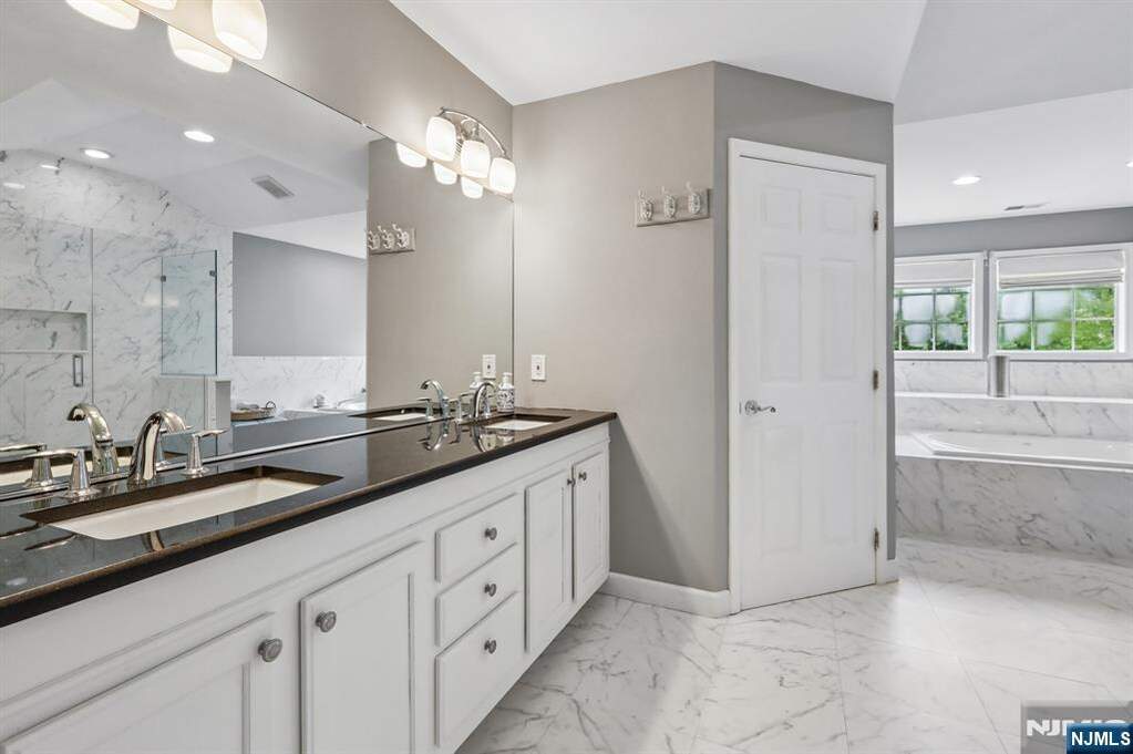 4 Bedroom Single Family Home/House's Image 22