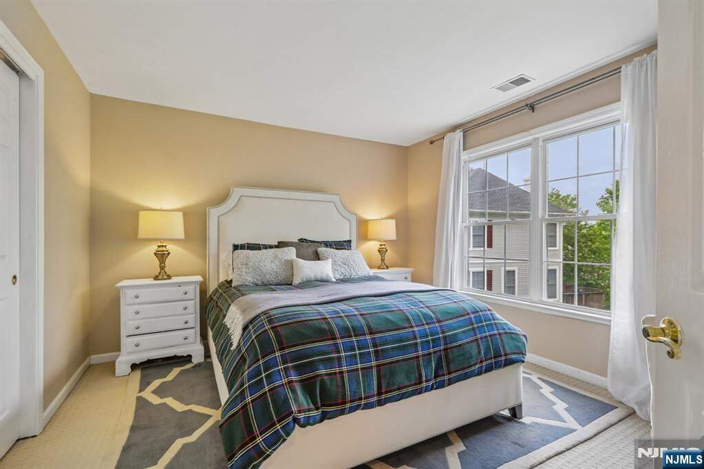 4 Bedroom Single Family Home/House's Image 25