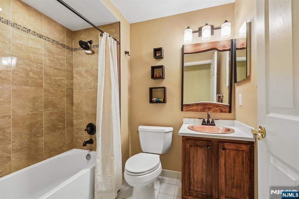 4 Bedroom Single Family Home/House's Image 31