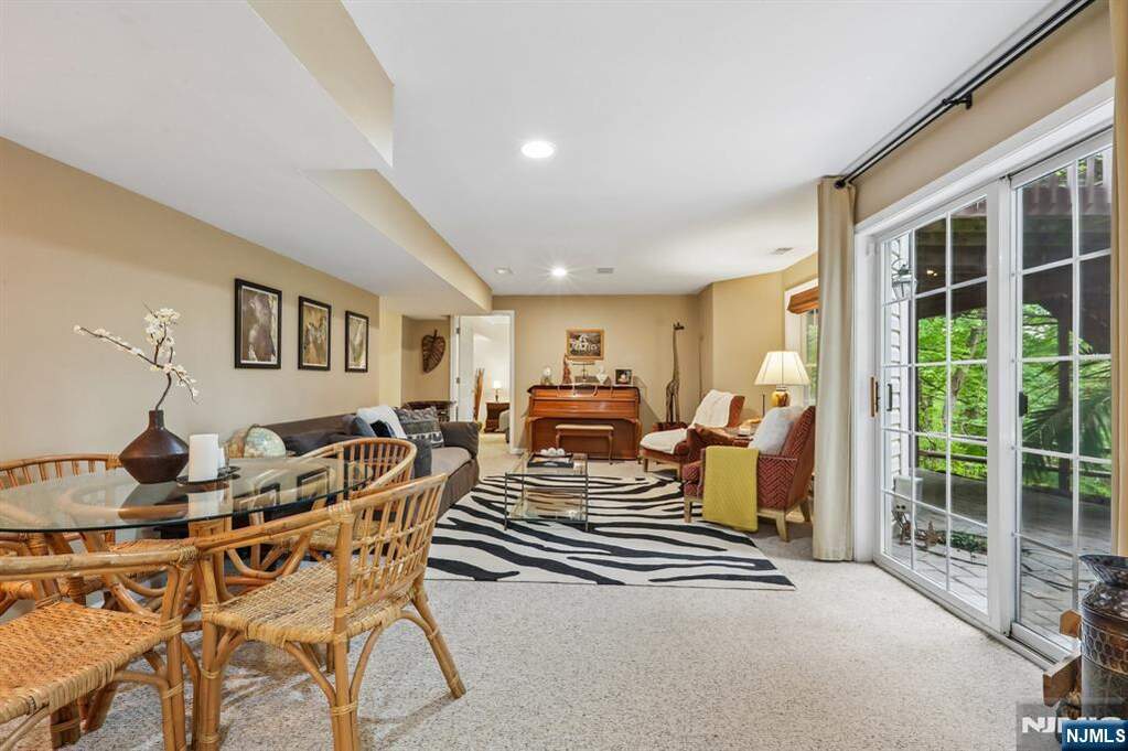 4 Bedroom Single Family Home/House's Image 32