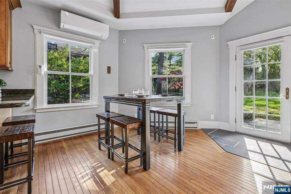4 Bedroom Single Family Home/House's Image 10