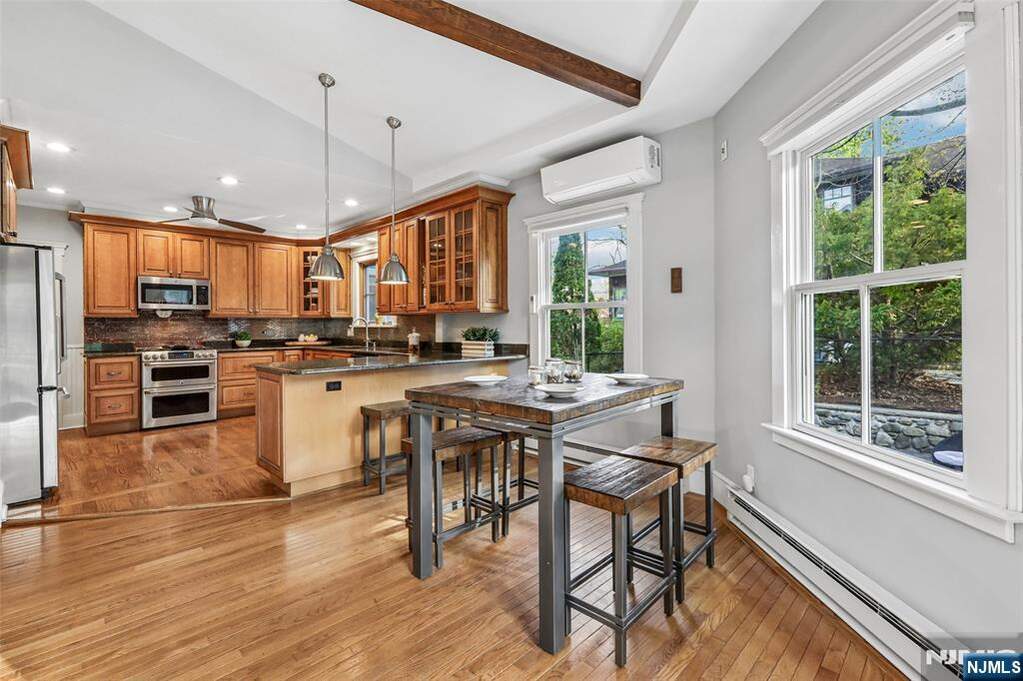 4 Bedroom Single Family Home/House's Image 11
