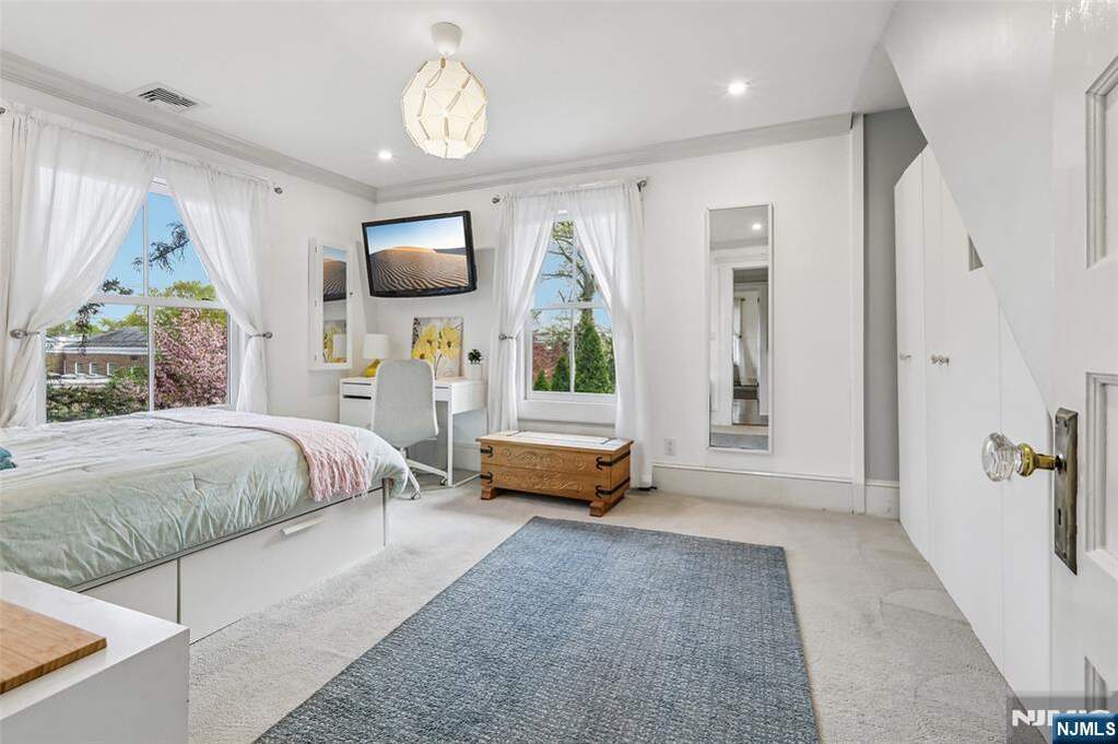 4 Bedroom Single Family Home/House's Image 28