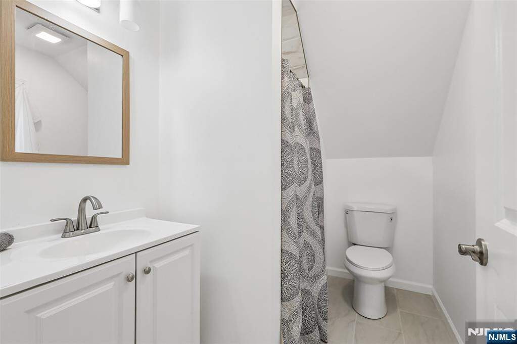 4 Bedroom Single Family Home/House's Image 33