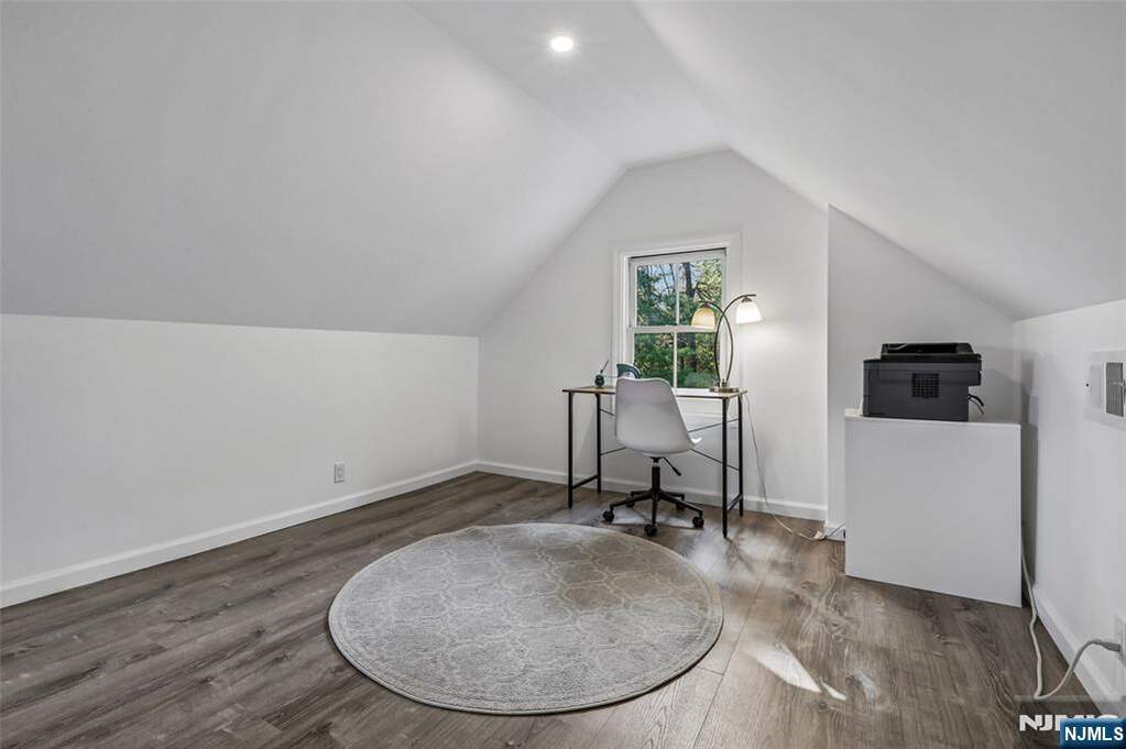 4 Bedroom Single Family Home/House's Image 34