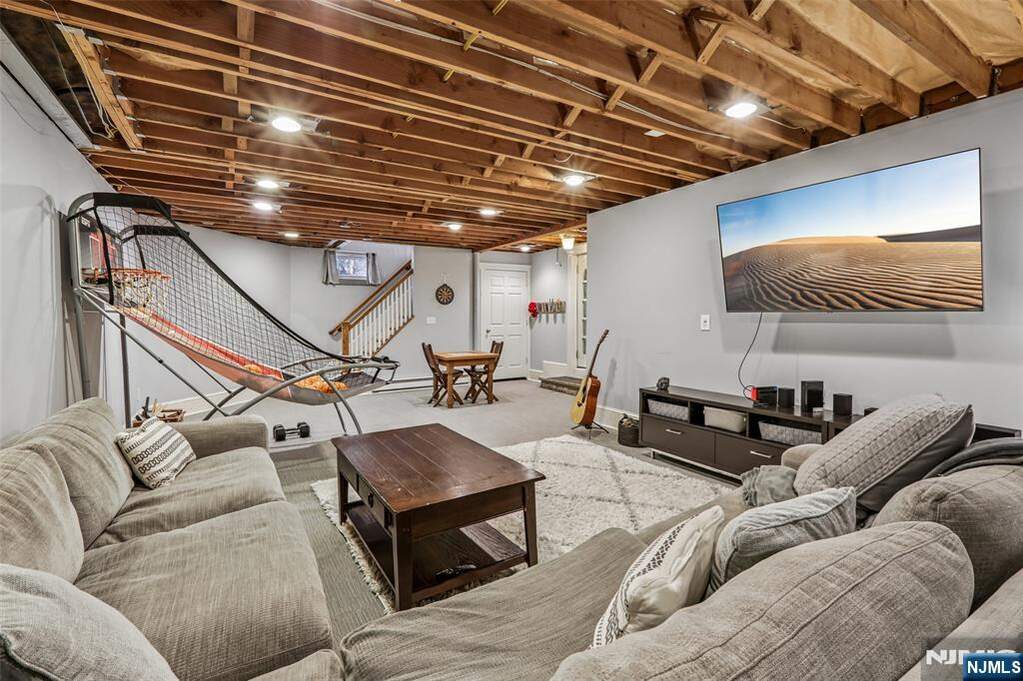 4 Bedroom Single Family Home/House's Image 36
