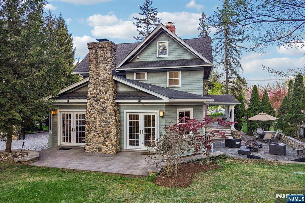 4 Bedroom Single Family Home/House's Image 38