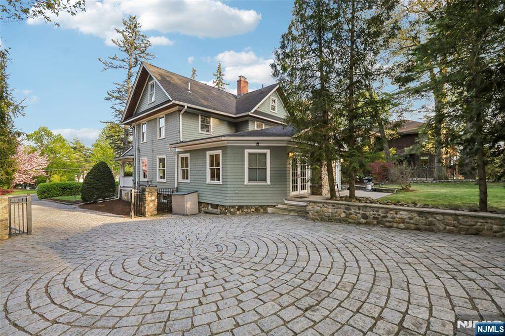4 Bedroom Single Family Home/House's Image 41