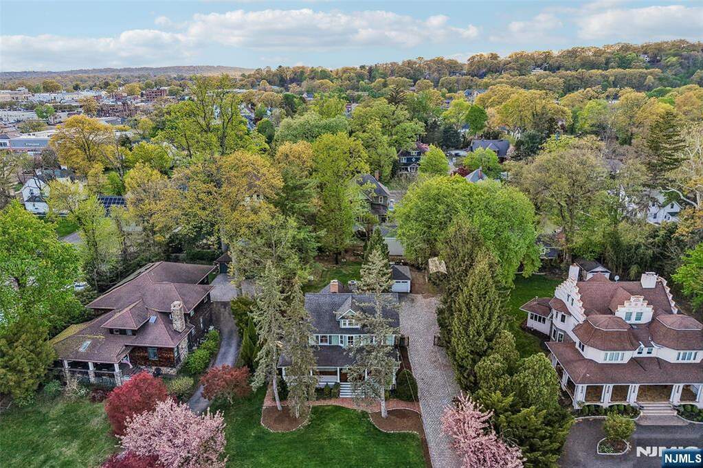 4 Bedroom Single Family Home/House's Image 43