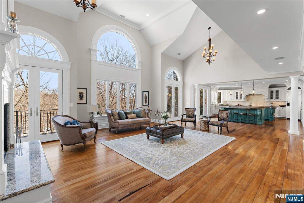 5 Bedroom Single Family Home/House's Image 10