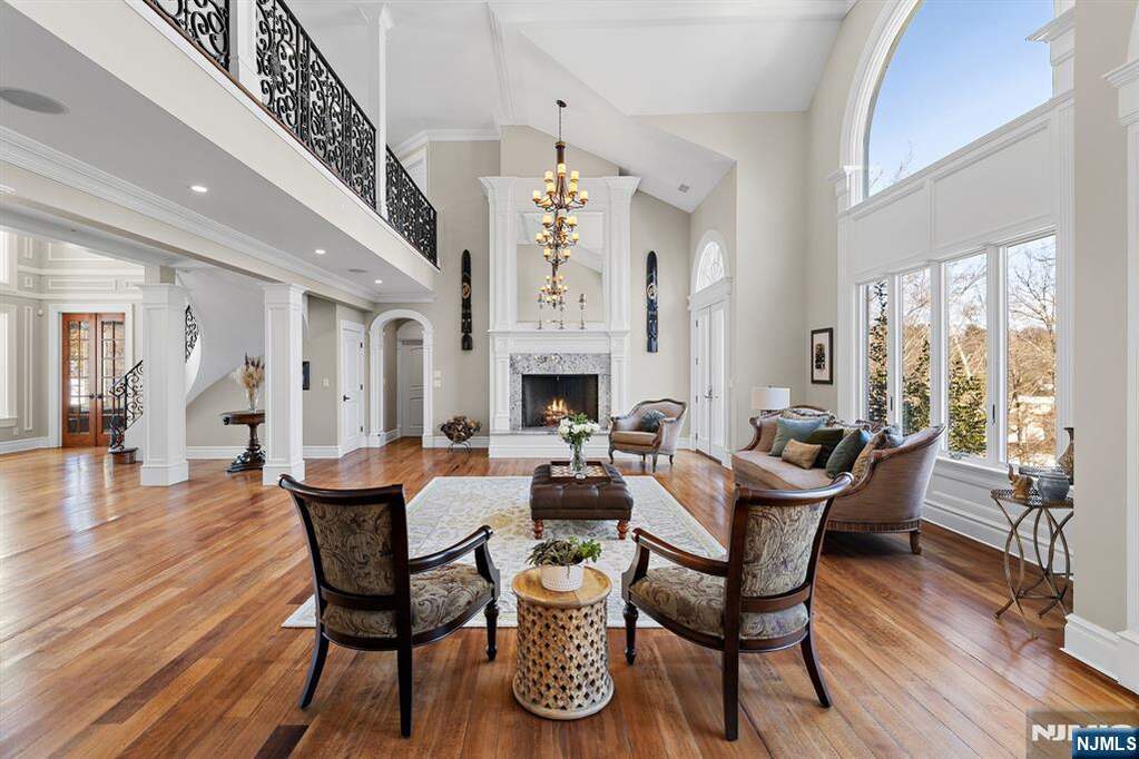 5 Bedroom Single Family Home/House's Image 11