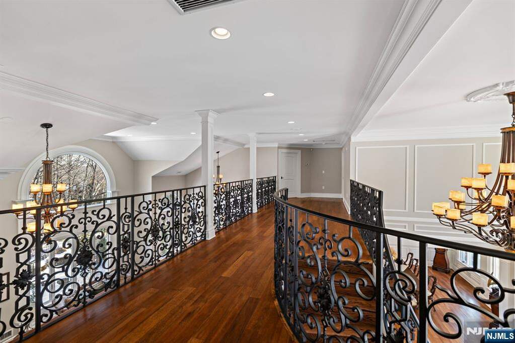 5 Bedroom Single Family Home/House's Image 21