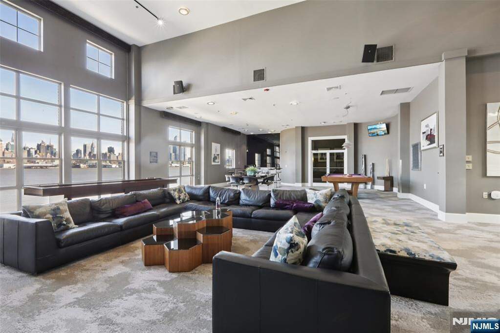 3 Bedroom Apartment/Flat's Image 11