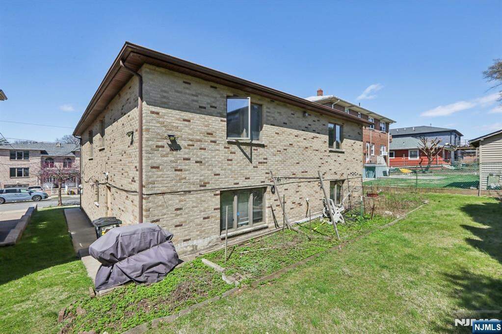 5 Bedroom Multi Unit's Image 3