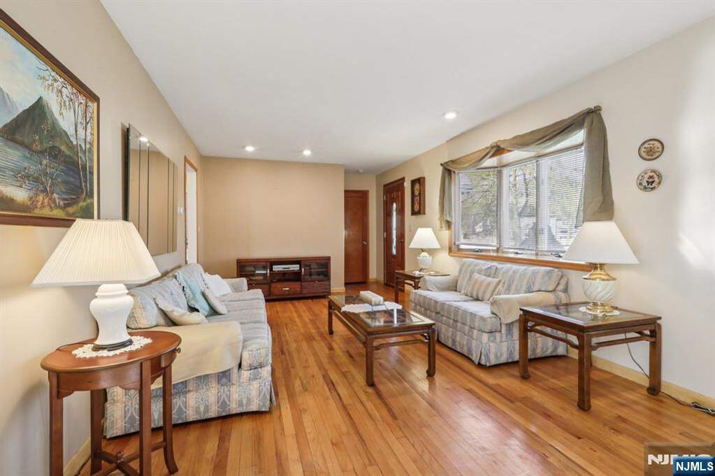 4 Bedroom Single Family Home/House's Image 7