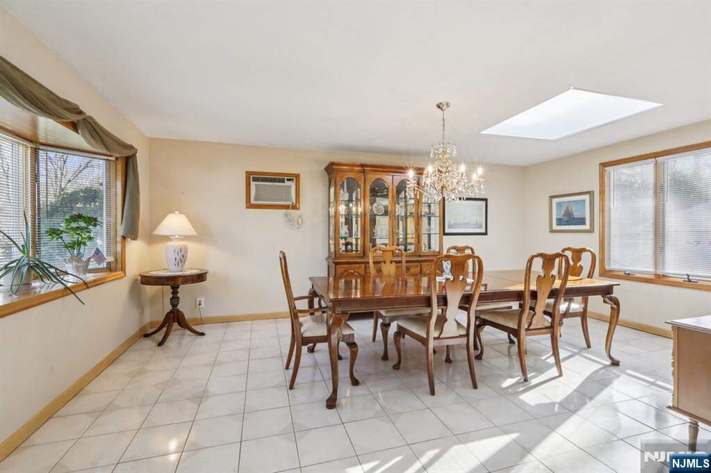 4 Bedroom Single Family Home/House's Image 10