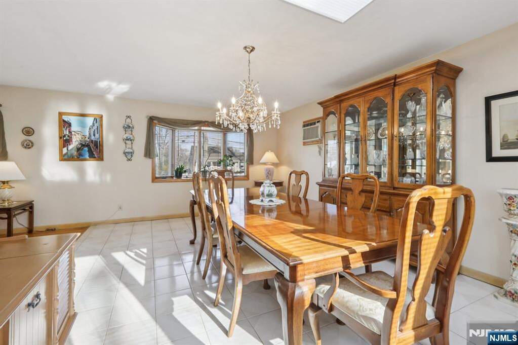 4 Bedroom Single Family Home/House's Image 11