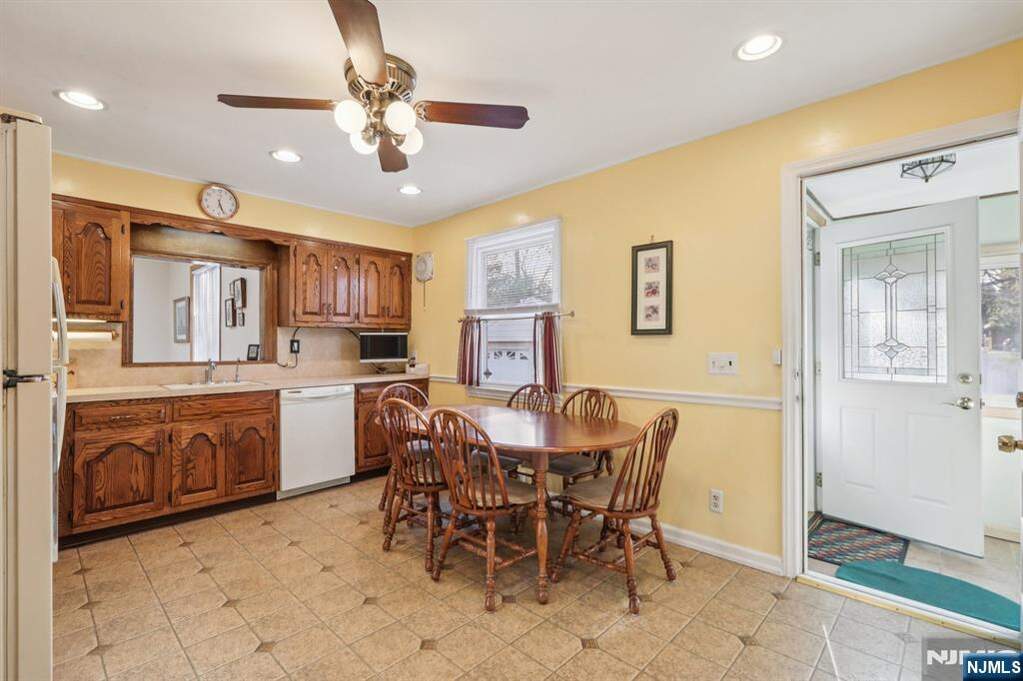 4 Bedroom Single Family Home/House's Image 14