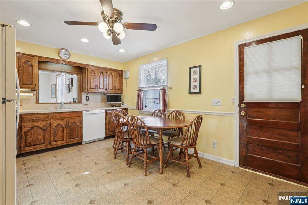 4 Bedroom Single Family Home/House's Image 15