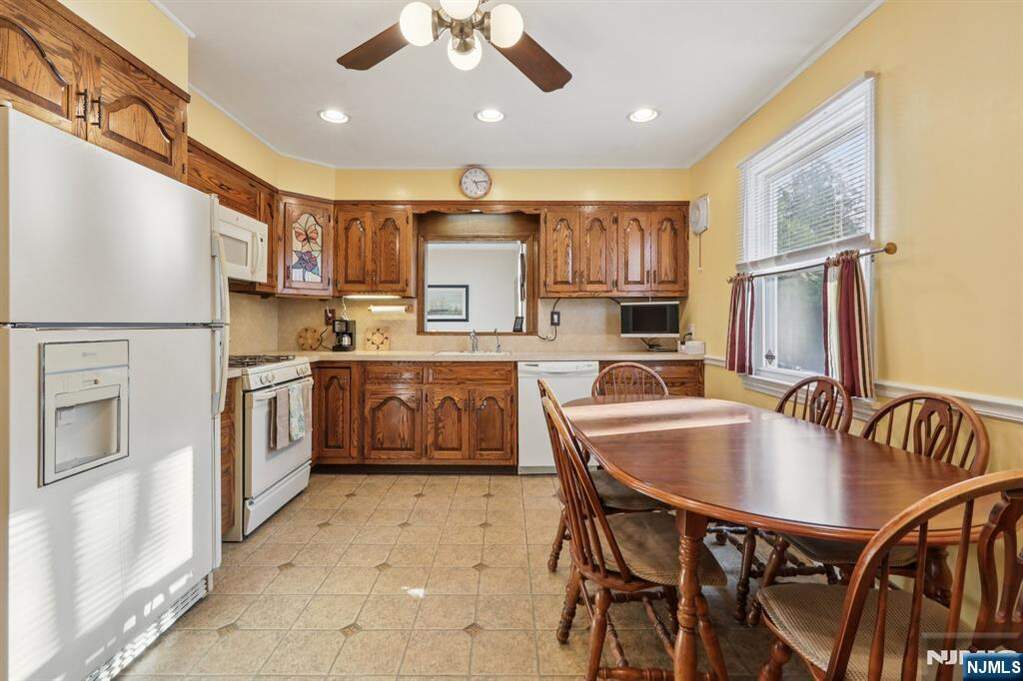 4 Bedroom Single Family Home/House's Image 16