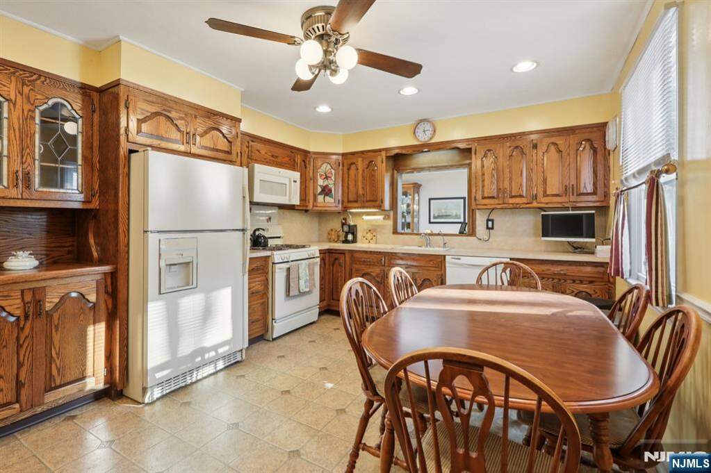 4 Bedroom Single Family Home/House's Image 17
