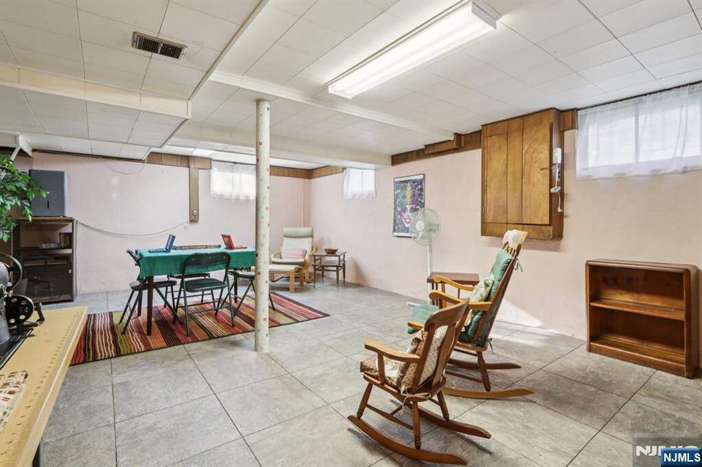 4 Bedroom Single Family Home/House's Image 28