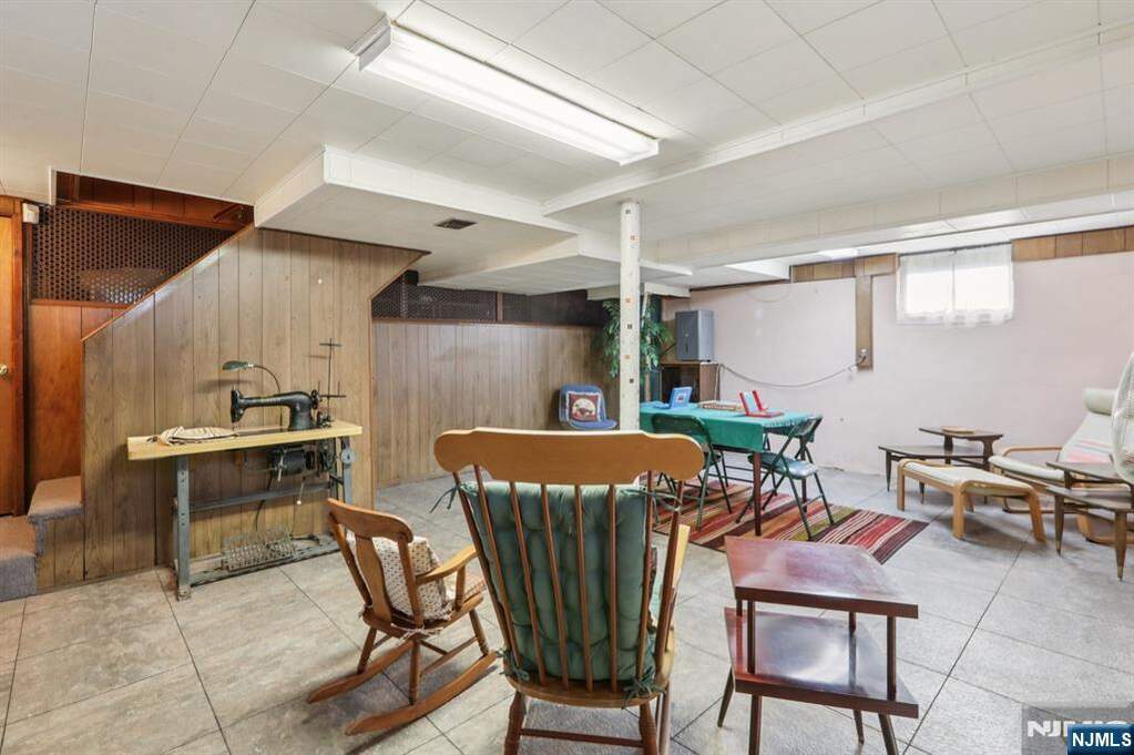 4 Bedroom Single Family Home/House's Image 29