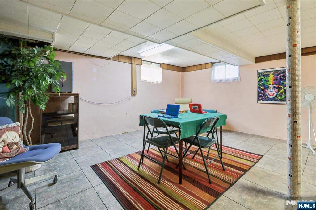 4 Bedroom Single Family Home/House's Image 30