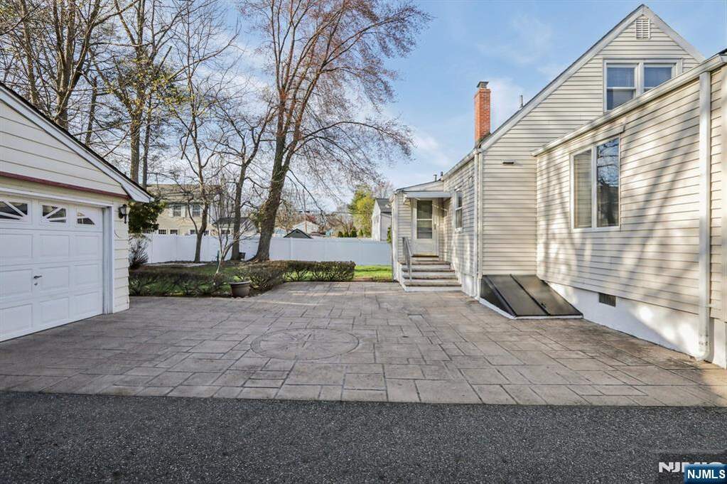 4 Bedroom Single Family Home/House's Image 33