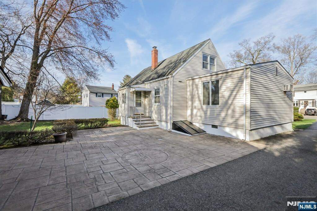 4 Bedroom Single Family Home/House's Image 34