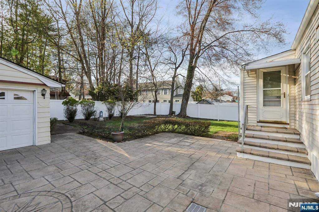 4 Bedroom Single Family Home/House's Image 39