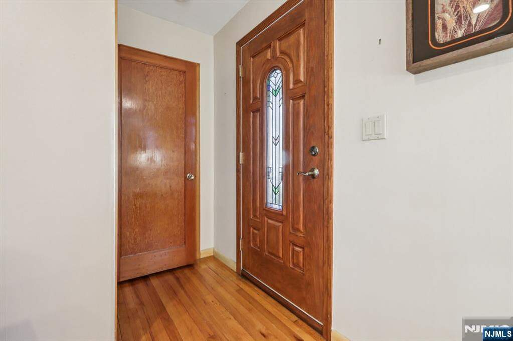 4 Bedroom Single Family Home/House's Image 3