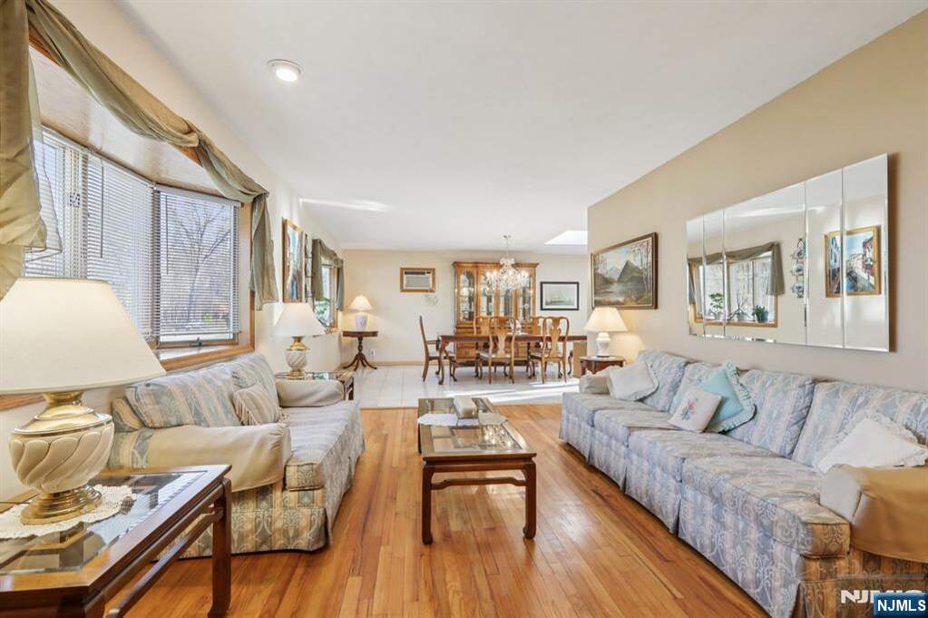4 Bedroom Single Family Home/House's Image 5