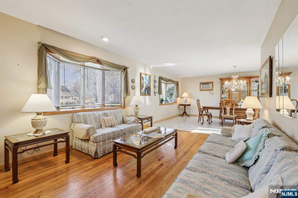 4 Bedroom Single Family Home/House's Image 6
