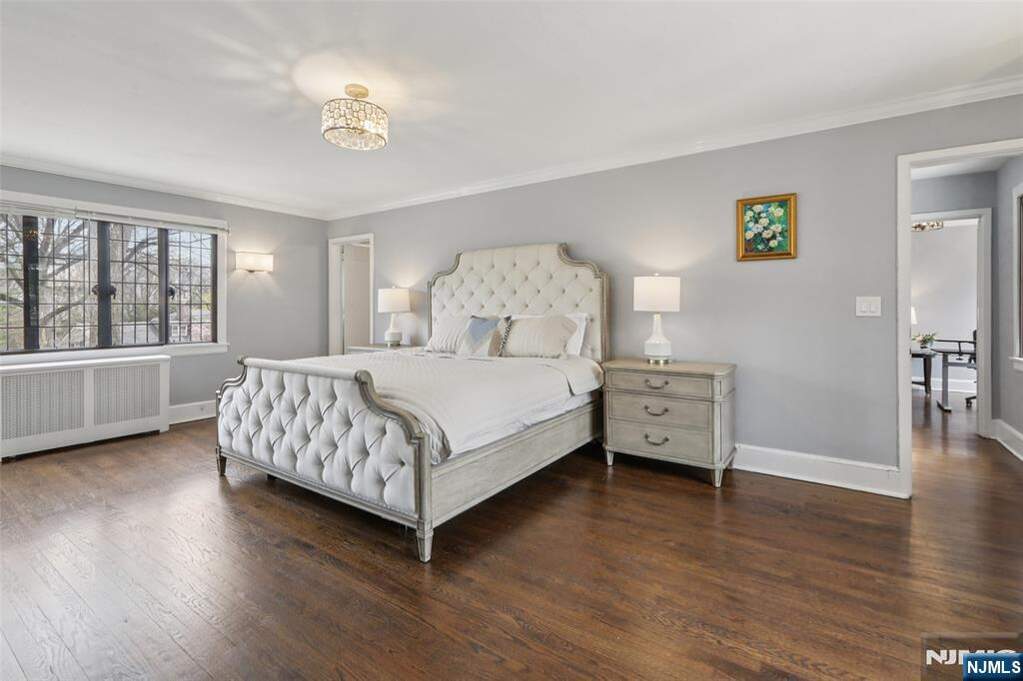 6 Bedroom Single Family Home/House's Image 18