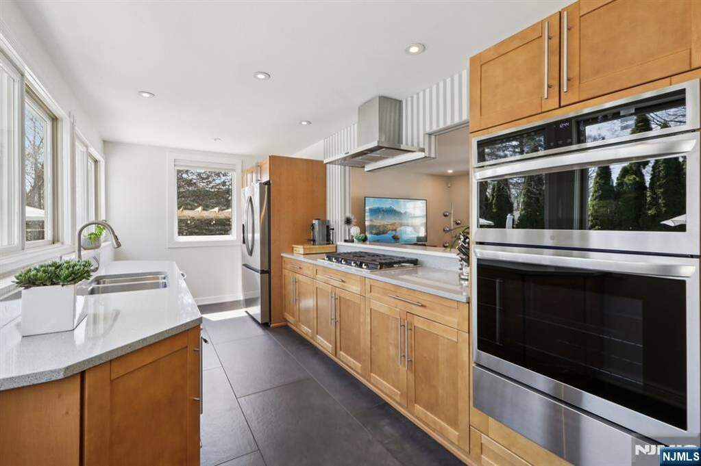 4 Bedroom Single Family Home/House's Image 16