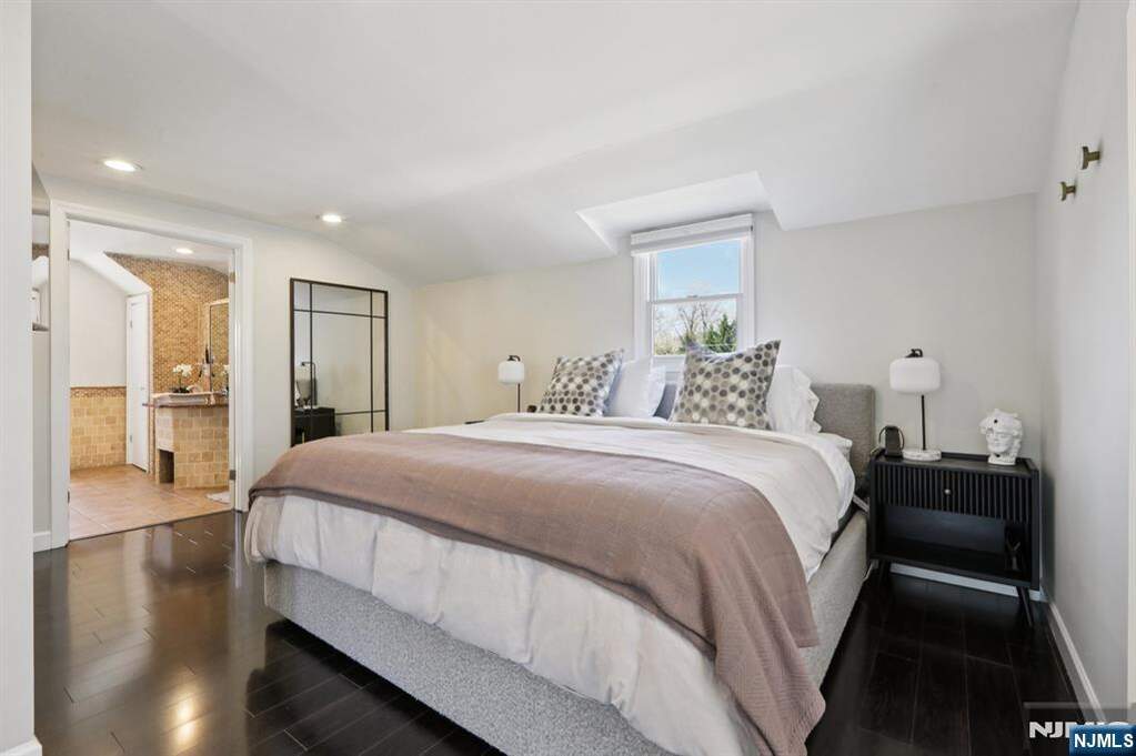 4 Bedroom Single Family Home/House's Image 23